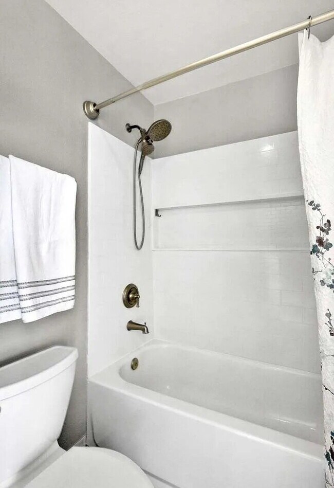 Building Photo - Sophisticated Space Designed for Comfort