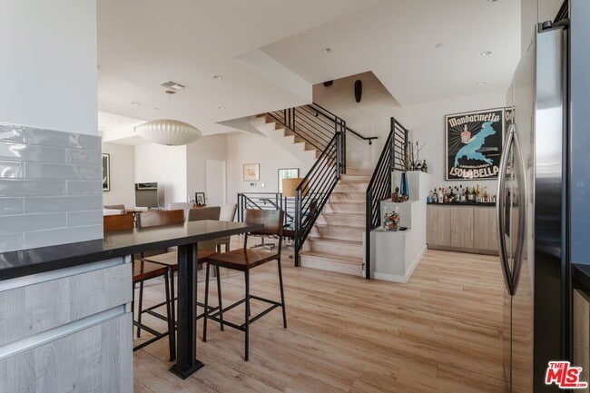 Building Photo - 6072 Pickford St