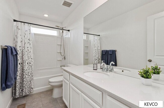 Building Photo - Sprawling Newer Construction Home