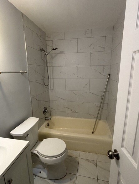 Building Photo - 555 Deepwoods Dr