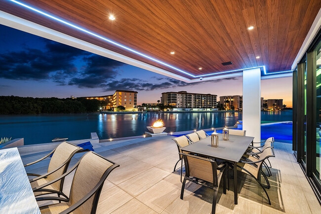 Building Photo - 2934 NE 8th Ave