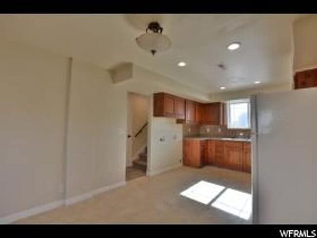 Building Photo - Beautifully Renovated Duplex in Salt Lake City