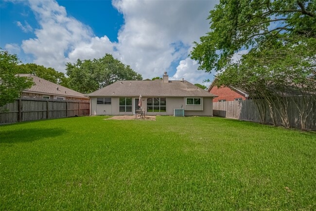 Building Photo - 3007 Cloverdale Dr
