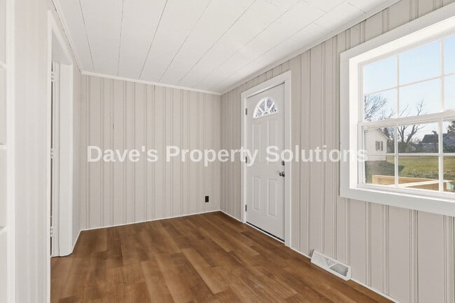 Building Photo - Charming Updated Home in Prime Winston-Salem Location