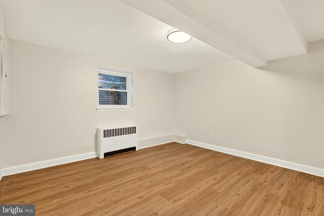 Building Photo - 2375 N Vernon St