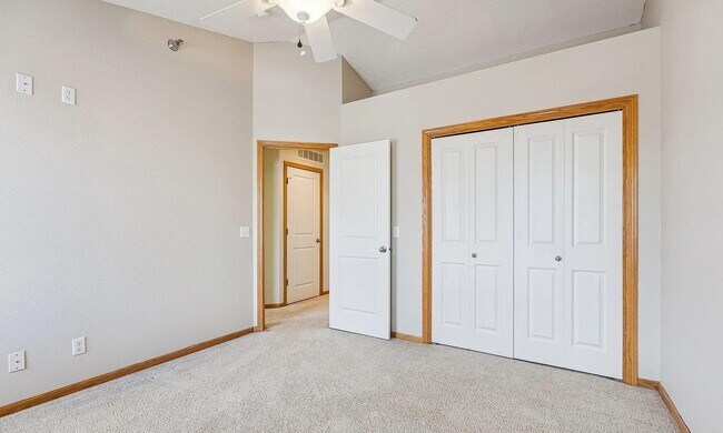 Building Photo - 6806 S 182nd Ct