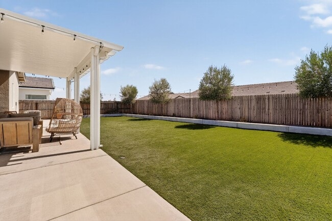 Building Photo - Charming 4BR House in Madera