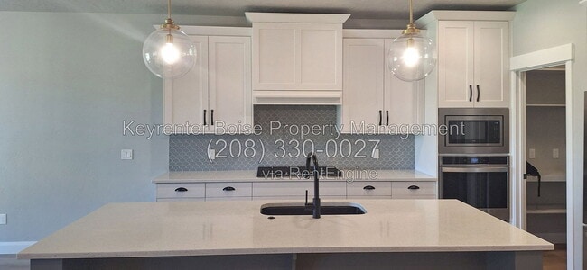 Building Photo - 12127 S Aves Pl
