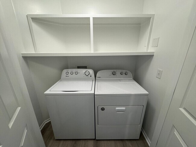 Building Photo - Beautifully Updated 1st Floor One Bedroom Condo at The Reserve at Woodbridge-Near Shopping & Medi...