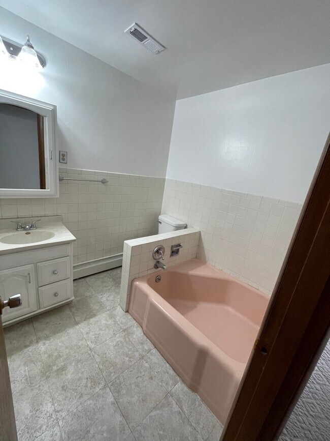 Building Photo - Raised Ranch with a 2 car attached garage in PV Schools