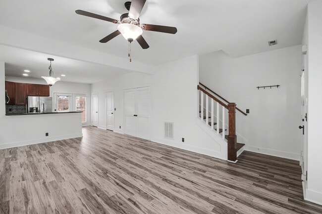 Building Photo - 3704 Lausanne Dr