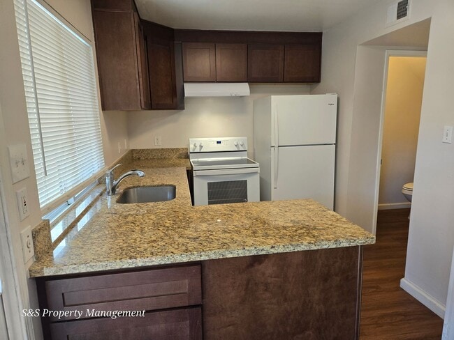 Building Photo - 8879 Salmon Falls Dr