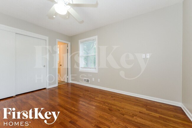 Building Photo - 8906 W 93rd St