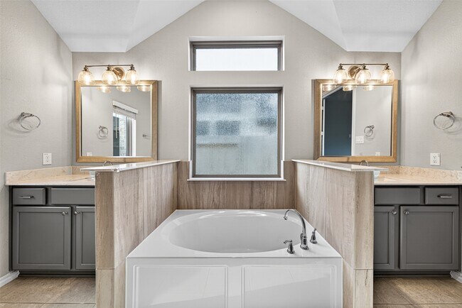 Building Photo - 10406 Talitha Trl