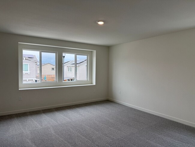 Building Photo - 3 Bed 2.5 Ba 2 Car Garage in Roseville!