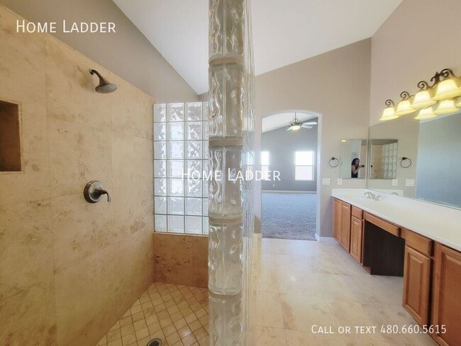 Building Photo - 9030 S 10th Dr