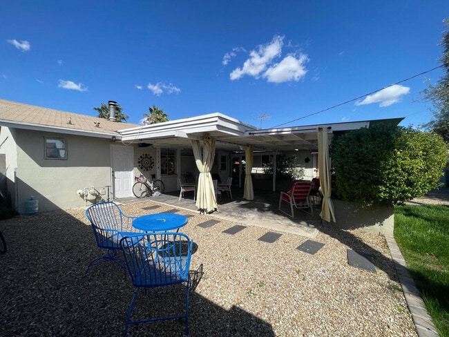 Building Photo - 843 E Butler Dr