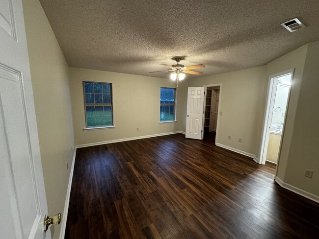 Building Photo - House for Rent