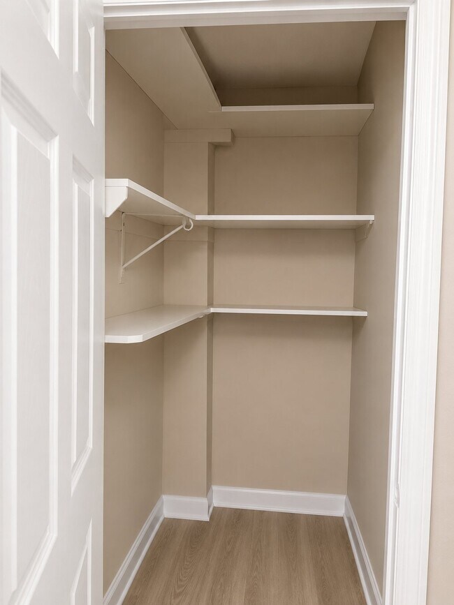 Building Photo - 4098 Camelot Ct