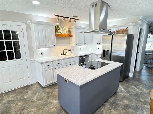 Building Photo - 16003 Escher Rd