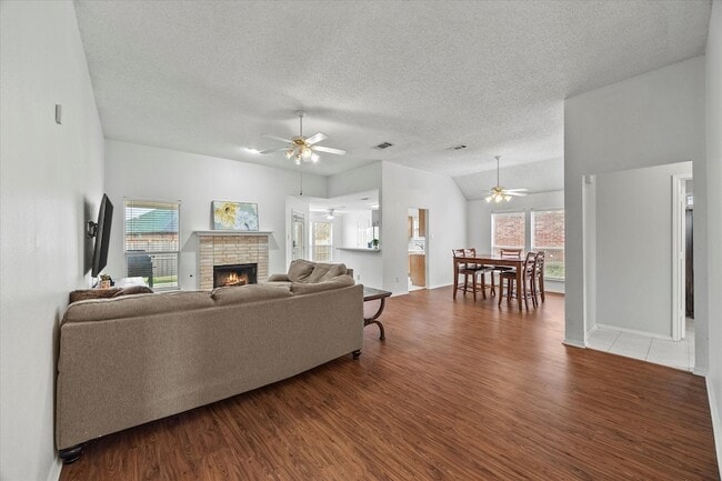 Building Photo - 703 Primrose Ln