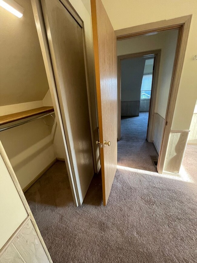 Building Photo - 194 E 14th Ave