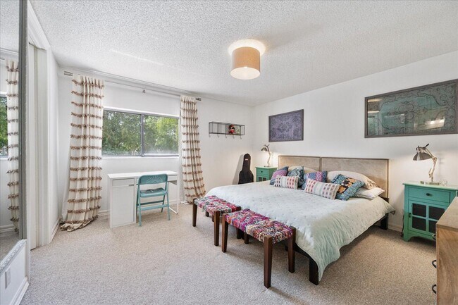 Building Photo - 2585 Sheltingham Dr