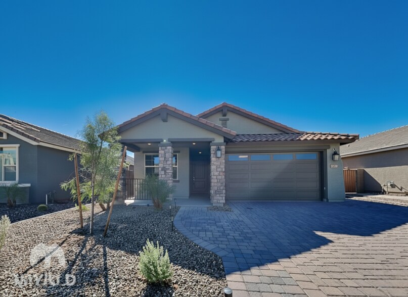 Primary Photo - 15093 W Latham St