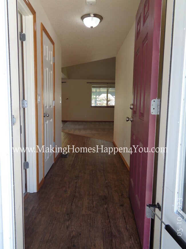 Building Photo - 405 Lavender St
