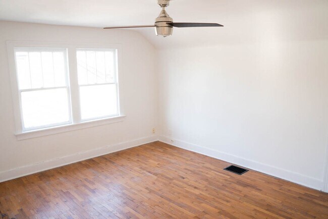 Building Photo - Lovely, Renovated Vintage 3 BR Home! Off-Street Parking, Covered Porch & Patio; Dogs Ok!