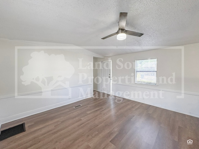 Building Photo - 1175 Meadow Lawn Street