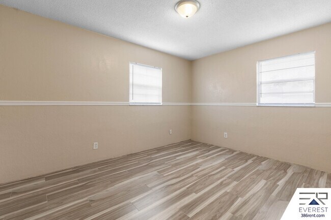 Building Photo - 1706 Western Rd