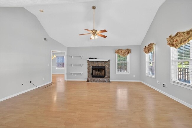 Building Photo - 249 Russell Rd