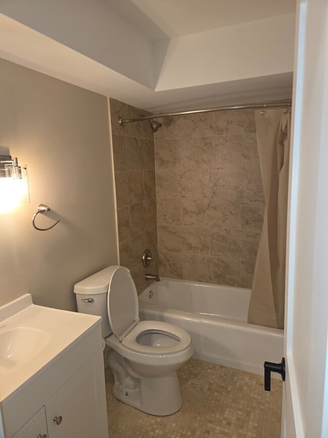 Building Photo - 400 Thames Pkwy