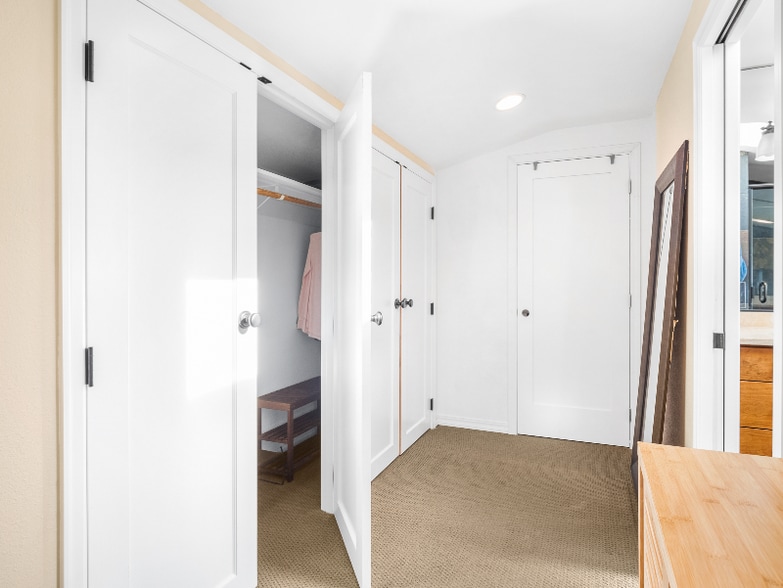 Building Photo - 3044 NE 53rd Ave