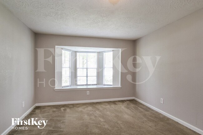 Building Photo - 24106 Creekview Dr