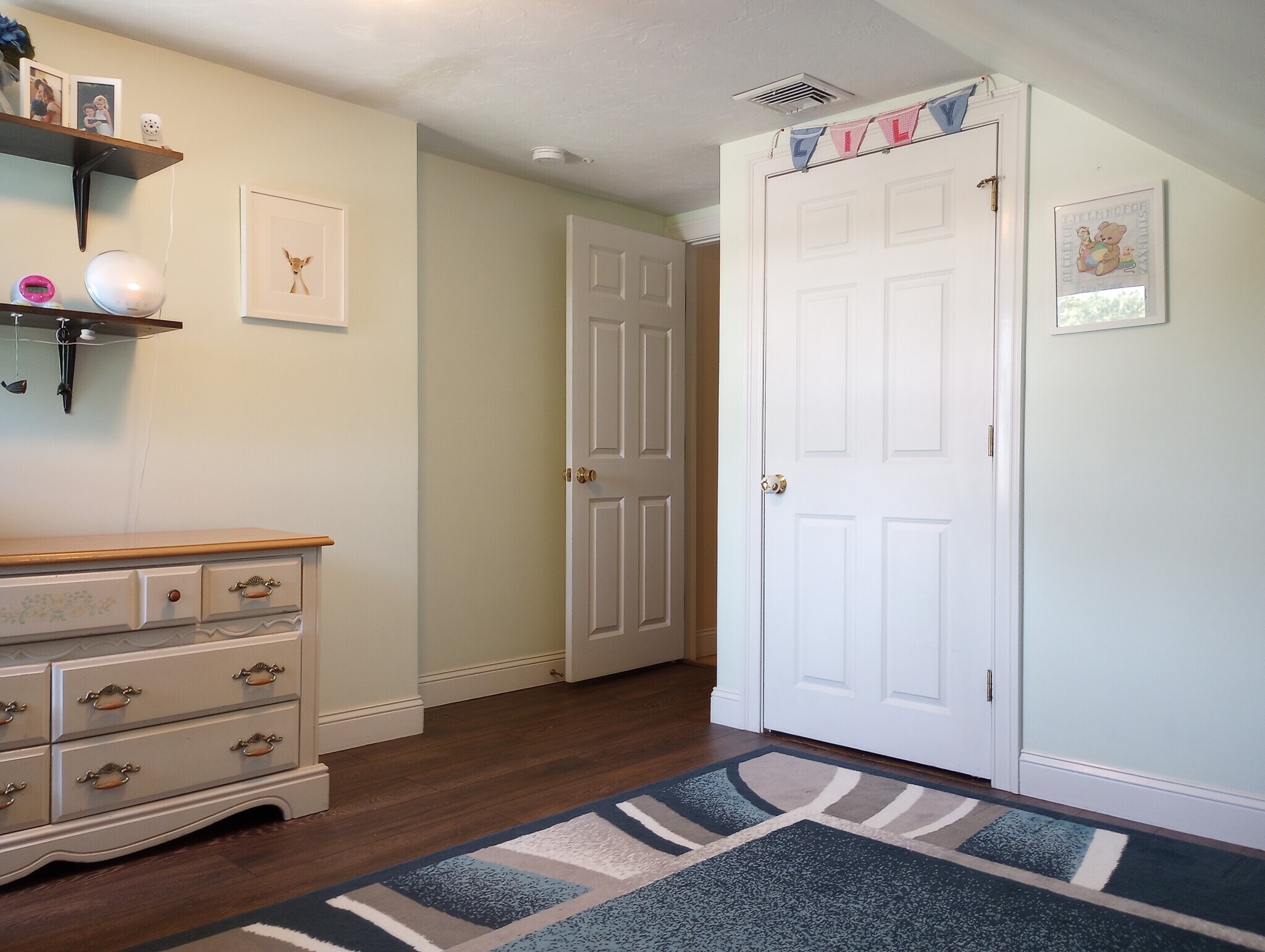 Bedroom 2, top floor - 28 Robbins St