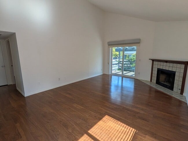 Building Photo - 1 Bed-1 Bath Single Story Condo on 2nd Floor located in El Cajon