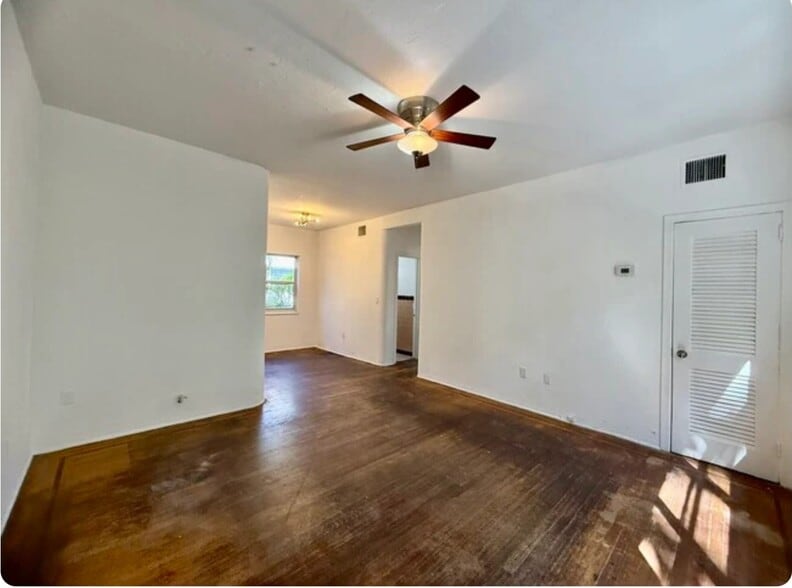 ONE BEDROOM LIVINGROOM - 610 12th St
