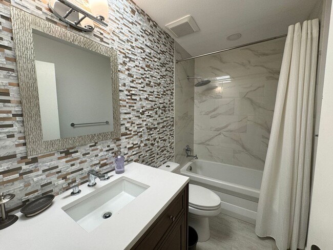 Building Photo - COMING SOON !! Charming 2 Bedroom/2 Bath UNFURNISHED Condo in the Gated Community of Misson Hills!!