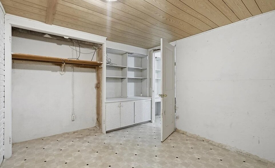 Basement room - 1672 10th St NW