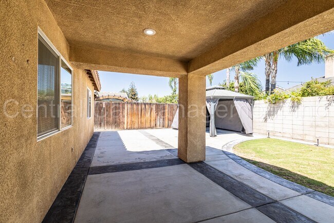Building Photo - 4 Bedroom/2 Bath Home in the Southwest - $...