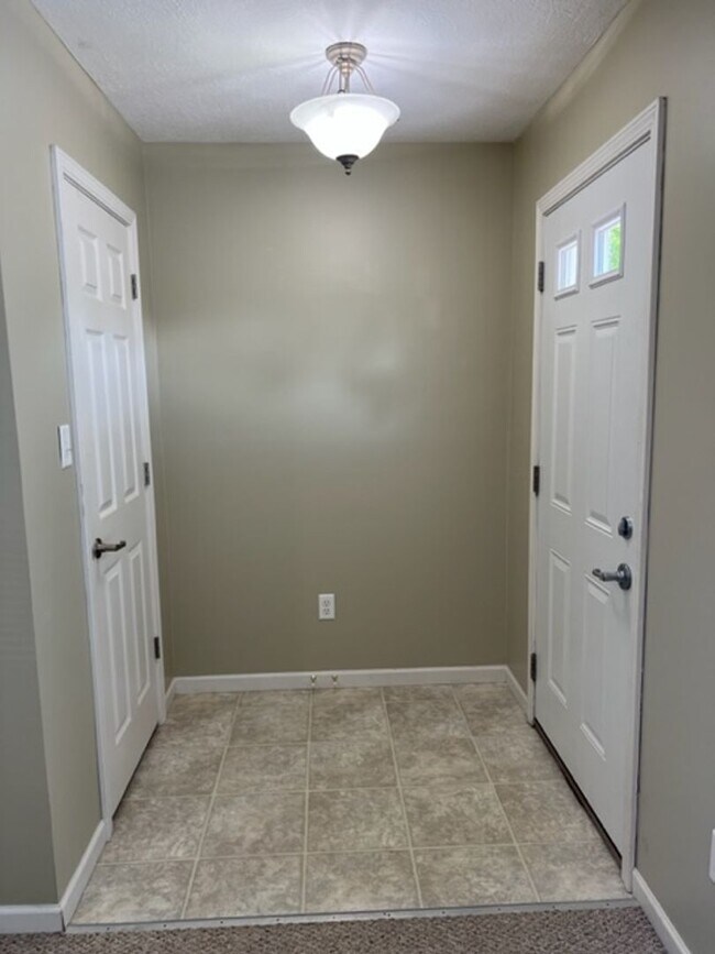 Building Photo - 79 Trimmer Trail