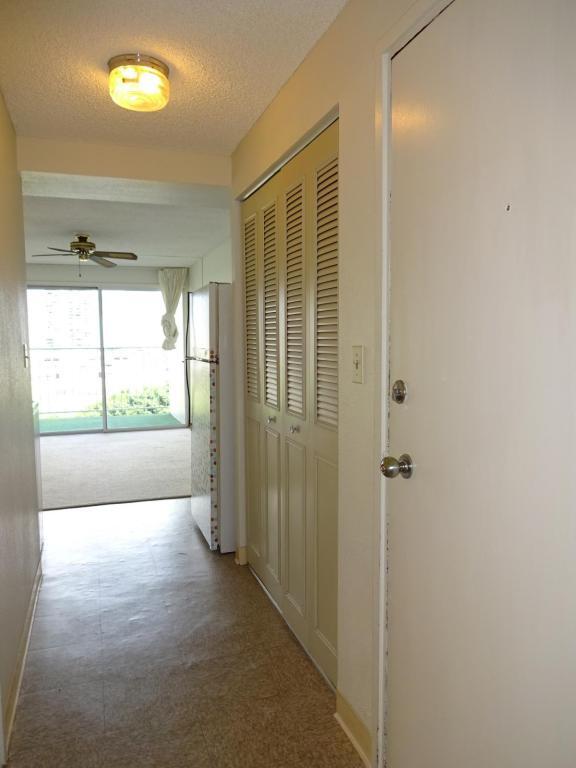 Building Photo - 2211 Ala Wai Blvd