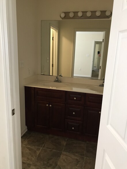 Master bedroom bath - 2204 Irma circle