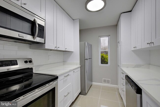 Building Photo - 178 Daimler Dr