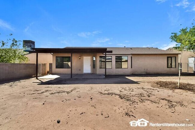 Building Photo - Spacious updated 3 Bed, 2 Bath home in Tuc...