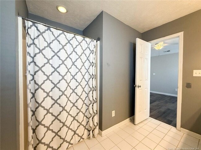 Building Photo - 225 Shakerstone Dr