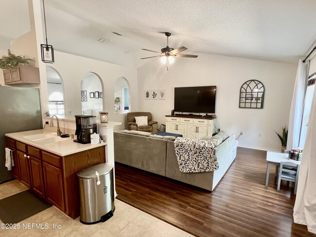 Building Photo - 75245 Fern Creek Dr