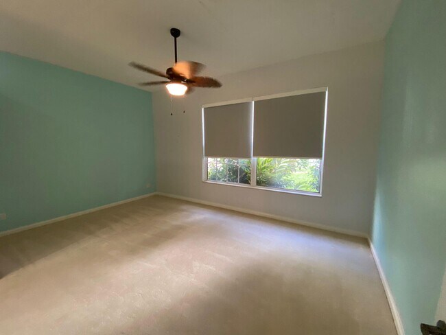 Building Photo - 511 SW Hampton Ct